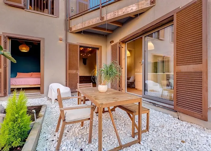 Modern With Private Garden Courtyard Apartament Rzym