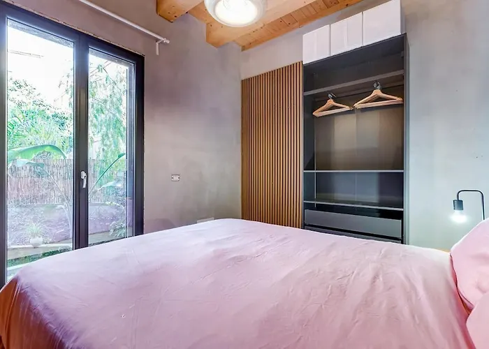Modern With Private Garden Courtyard Apartament *