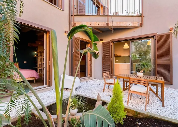 Modern With Private Garden Courtyard Apartament *