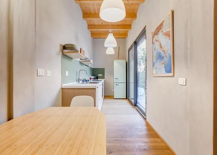 Modern With Private Garden Courtyard *