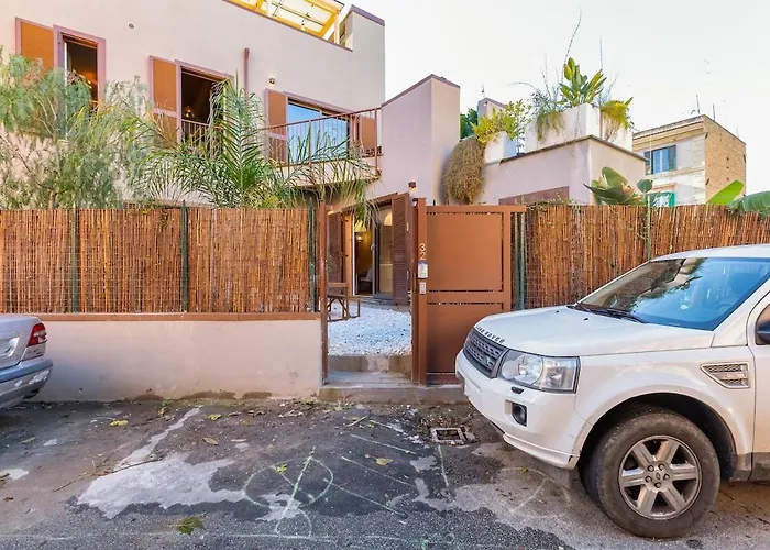 Modern With Private Garden Courtyard Apartament *