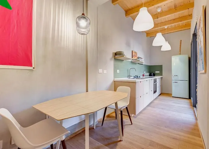 Modern With Private Garden Courtyard Apartament